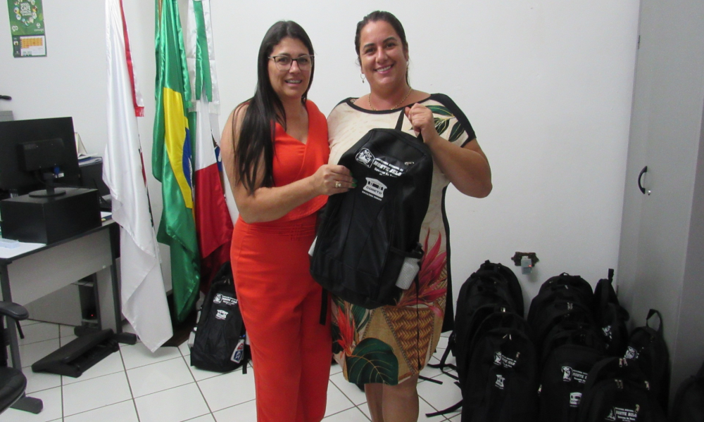 ENTREGA DO KIT ESCOLAR DAS ESCOLAS DA REDE MUNICIPAL