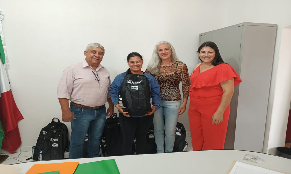 ENTREGA DO KIT ESCOLAR DAS ESCOLAS DA REDE MUNICIPAL