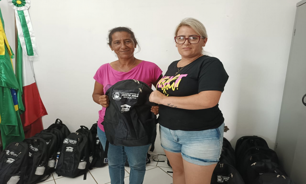 ENTREGA DO KIT ESCOLAR DAS ESCOLAS DA REDE MUNICIPAL