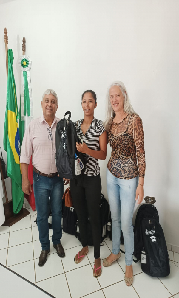 ENTREGA DO KIT ESCOLAR DAS ESCOLAS DA REDE MUNICIPAL