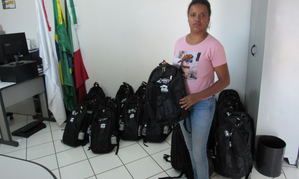 ENTREGA DO KIT ESCOLAR DAS ESCOLAS DA REDE MUNICIPAL