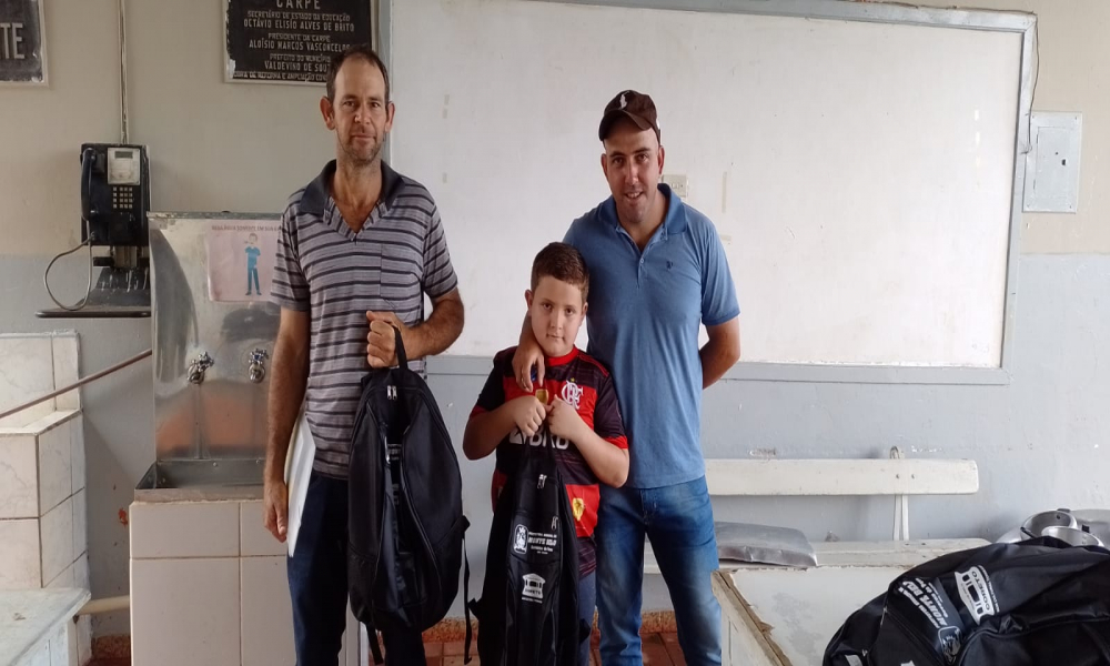 ENTREGA DO KIT ESCOLAR DAS ESCOLAS DA REDE MUNICIPAL