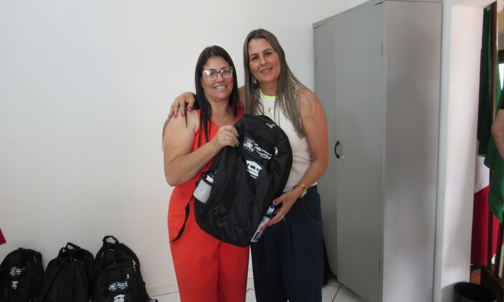 ENTREGA DO KIT ESCOLAR DAS ESCOLAS DA REDE MUNICIPAL