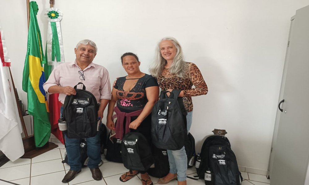 ENTREGA DO KIT ESCOLAR DAS ESCOLAS DA REDE MUNICIPAL