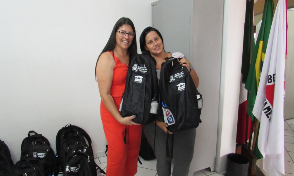 ENTREGA DO KIT ESCOLAR DAS ESCOLAS DA REDE MUNICIPAL