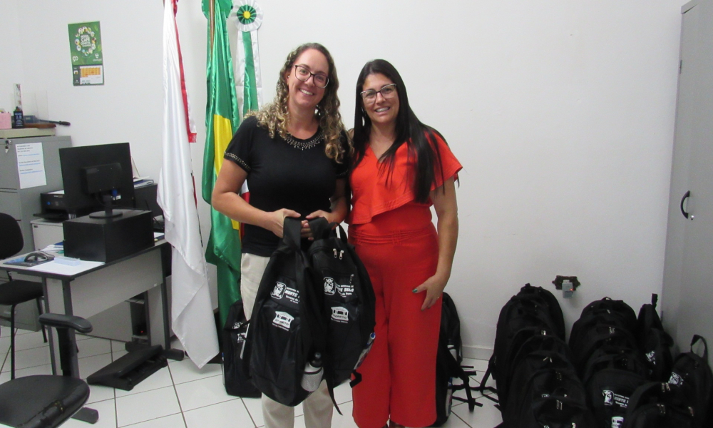 ENTREGA DO KIT ESCOLAR DAS ESCOLAS DA REDE MUNICIPAL