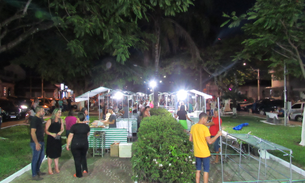 EM NOITE DE ESTREIA, FEIRA NOTURNA DE MONTE BELO FOI SUCESSO DE PÚBLICO E DE SABORES! 