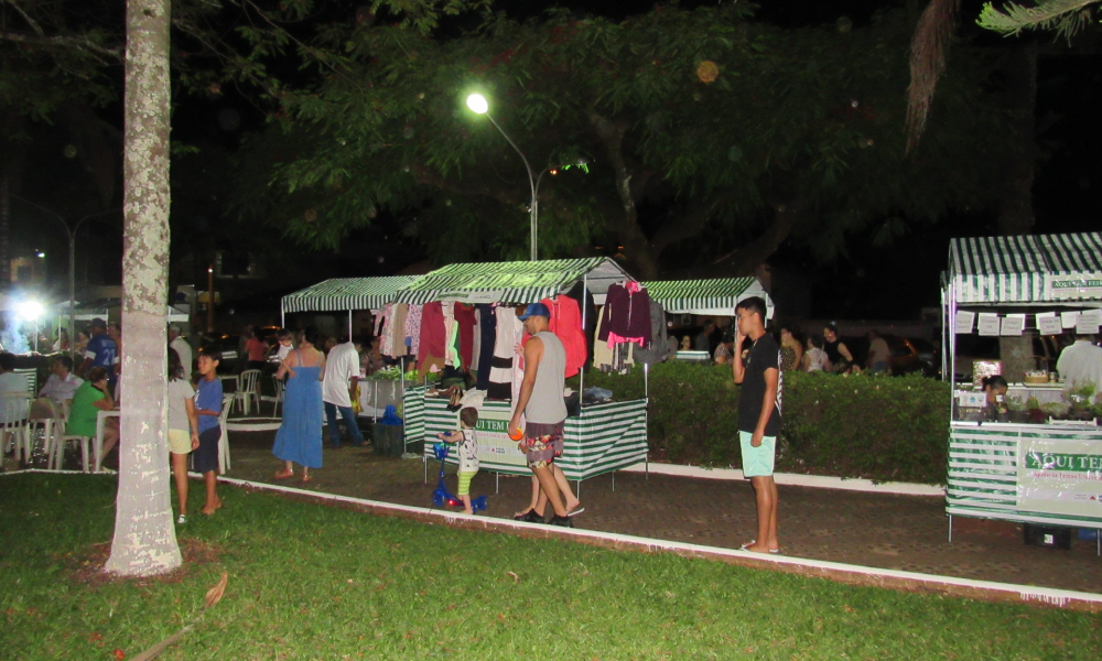 EM NOITE DE ESTREIA, FEIRA NOTURNA DE MONTE BELO FOI SUCESSO DE PÚBLICO E DE SABORES! 