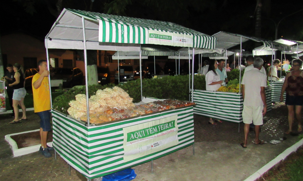 EM NOITE DE ESTREIA, FEIRA NOTURNA DE MONTE BELO FOI SUCESSO DE PÚBLICO E DE SABORES! 