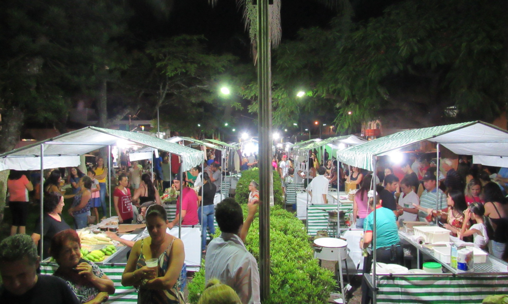 EM NOITE DE ESTREIA, FEIRA NOTURNA DE MONTE BELO FOI SUCESSO DE PÚBLICO E DE SABORES! 