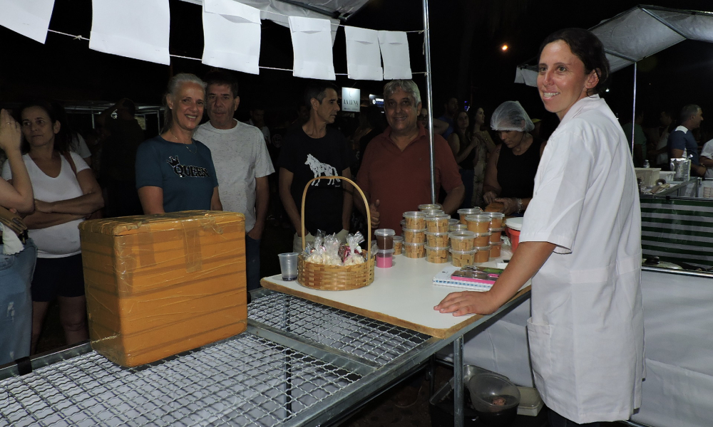 EM NOITE DE ESTREIA, FEIRA NOTURNA DE MONTE BELO FOI SUCESSO DE PÚBLICO E DE SABORES! 