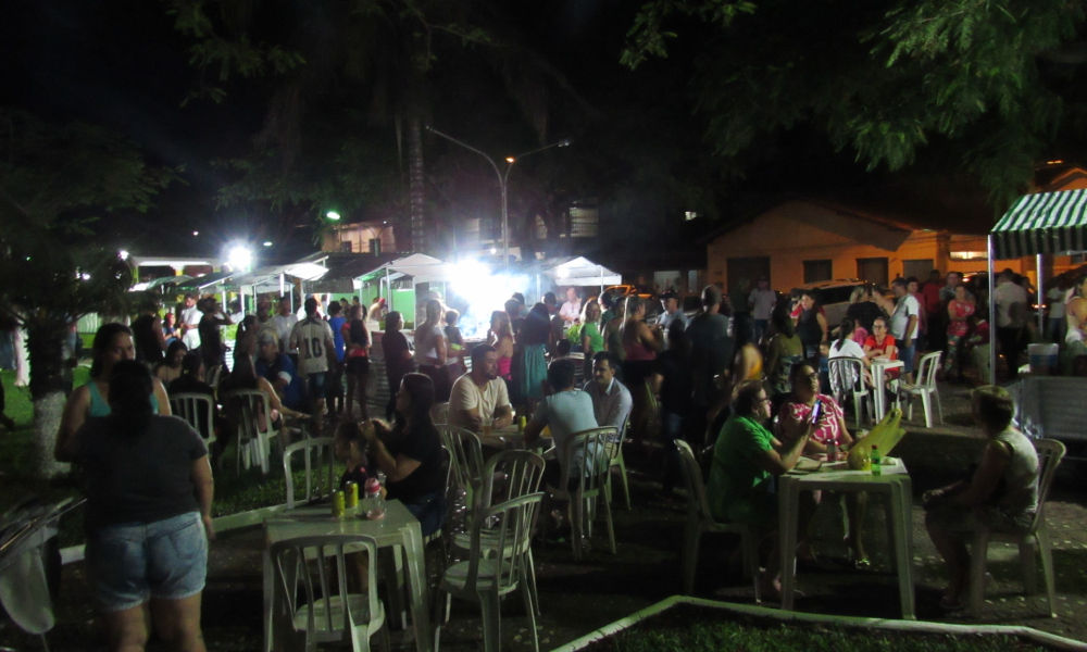 EM NOITE DE ESTREIA, FEIRA NOTURNA DE MONTE BELO FOI SUCESSO DE PÚBLICO E DE SABORES! 