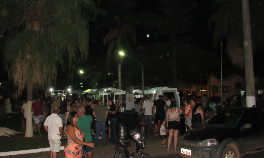 EM NOITE DE ESTREIA, FEIRA NOTURNA DE MONTE BELO FOI SUCESSO DE PÚBLICO E DE SABORES! 