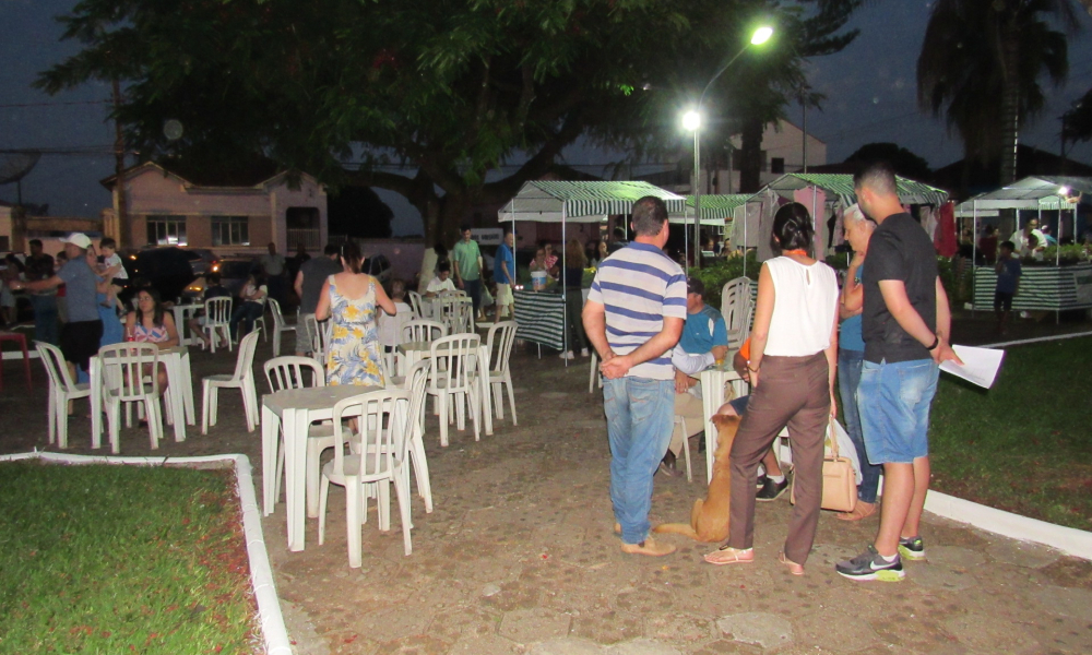 EM NOITE DE ESTREIA, FEIRA NOTURNA DE MONTE BELO FOI SUCESSO DE PÚBLICO E DE SABORES! 