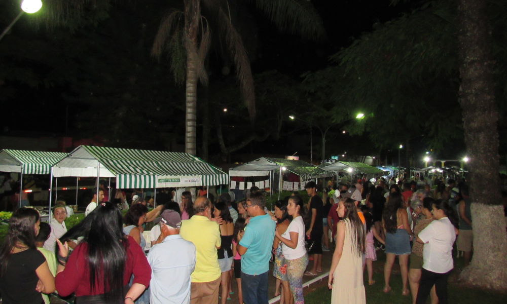 EM NOITE DE ESTREIA, FEIRA NOTURNA DE MONTE BELO FOI SUCESSO DE PÚBLICO E DE SABORES! 