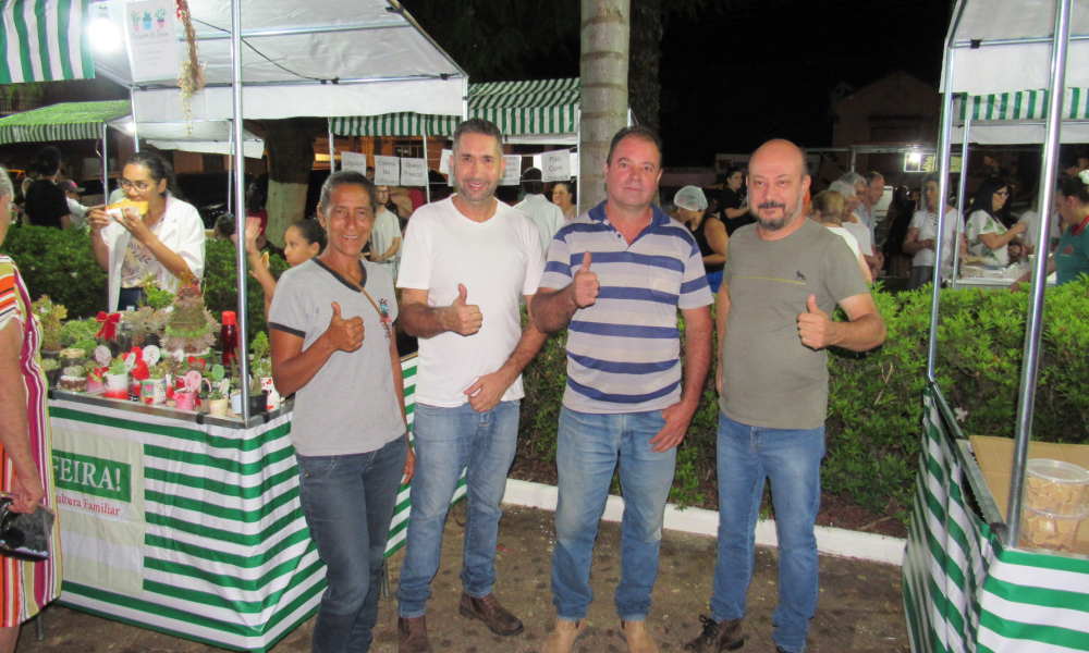 EM NOITE DE ESTREIA, FEIRA NOTURNA DE MONTE BELO FOI SUCESSO DE PÚBLICO E DE SABORES! 