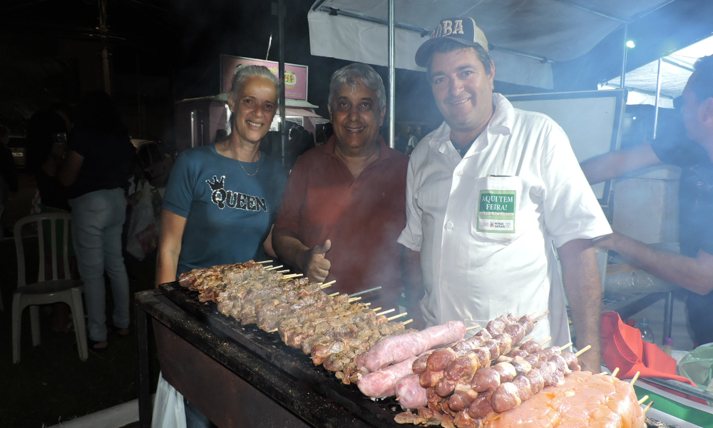 EM NOITE DE ESTREIA, FEIRA NOTURNA DE MONTE BELO FOI SUCESSO DE PÚBLICO E DE SABORES! 