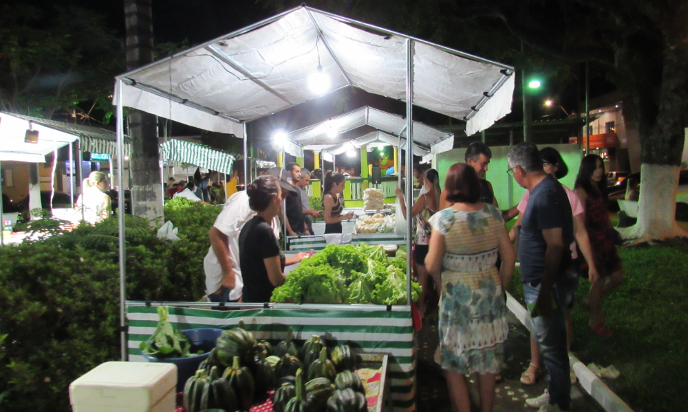 EM NOITE DE ESTREIA, FEIRA NOTURNA DE MONTE BELO FOI SUCESSO DE PÚBLICO E DE SABORES! 