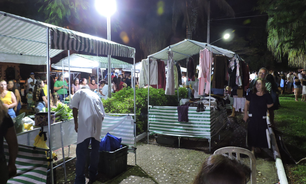 EM NOITE DE ESTREIA, FEIRA NOTURNA DE MONTE BELO FOI SUCESSO DE PÚBLICO E DE SABORES! 