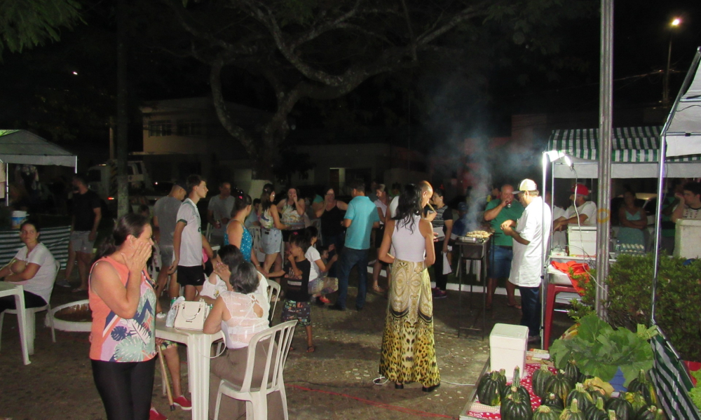 EM NOITE DE ESTREIA, FEIRA NOTURNA DE MONTE BELO FOI SUCESSO DE PÚBLICO E DE SABORES! 