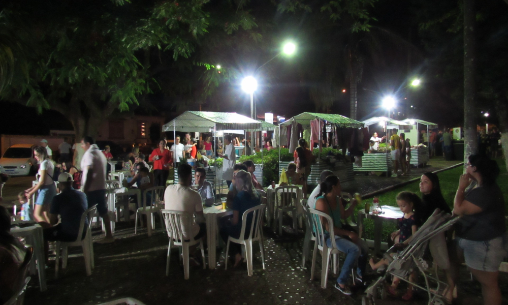 EM NOITE DE ESTREIA, FEIRA NOTURNA DE MONTE BELO FOI SUCESSO DE PÚBLICO E DE SABORES! 