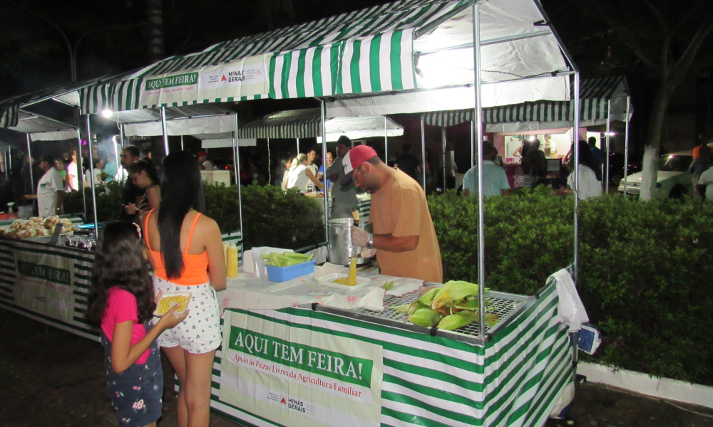 EM NOITE DE ESTREIA, FEIRA NOTURNA DE MONTE BELO FOI SUCESSO DE PÚBLICO E DE SABORES! 