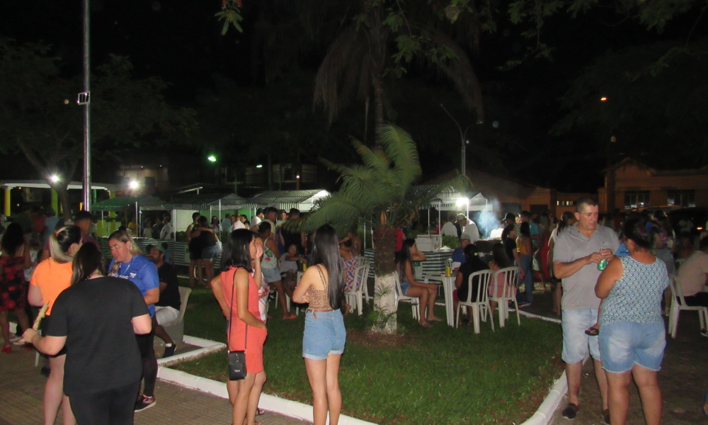 EM NOITE DE ESTREIA, FEIRA NOTURNA DE MONTE BELO FOI SUCESSO DE PÚBLICO E DE SABORES! 