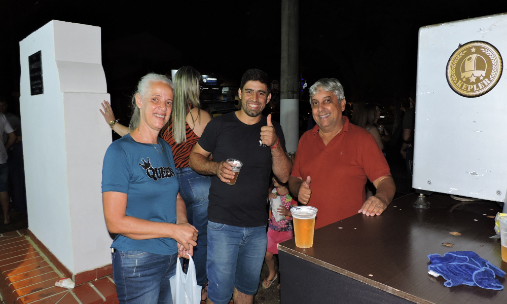 EM NOITE DE ESTREIA, FEIRA NOTURNA DE MONTE BELO FOI SUCESSO DE PÚBLICO E DE SABORES! 