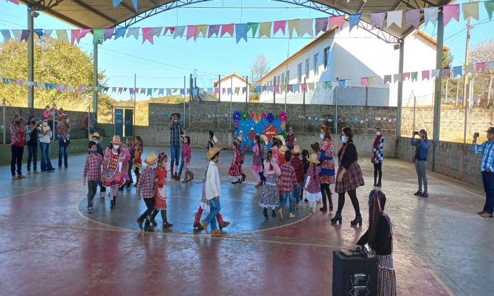 FESTA JUNINA E JULINA NAS ESCOLAS MUNICIPAIS